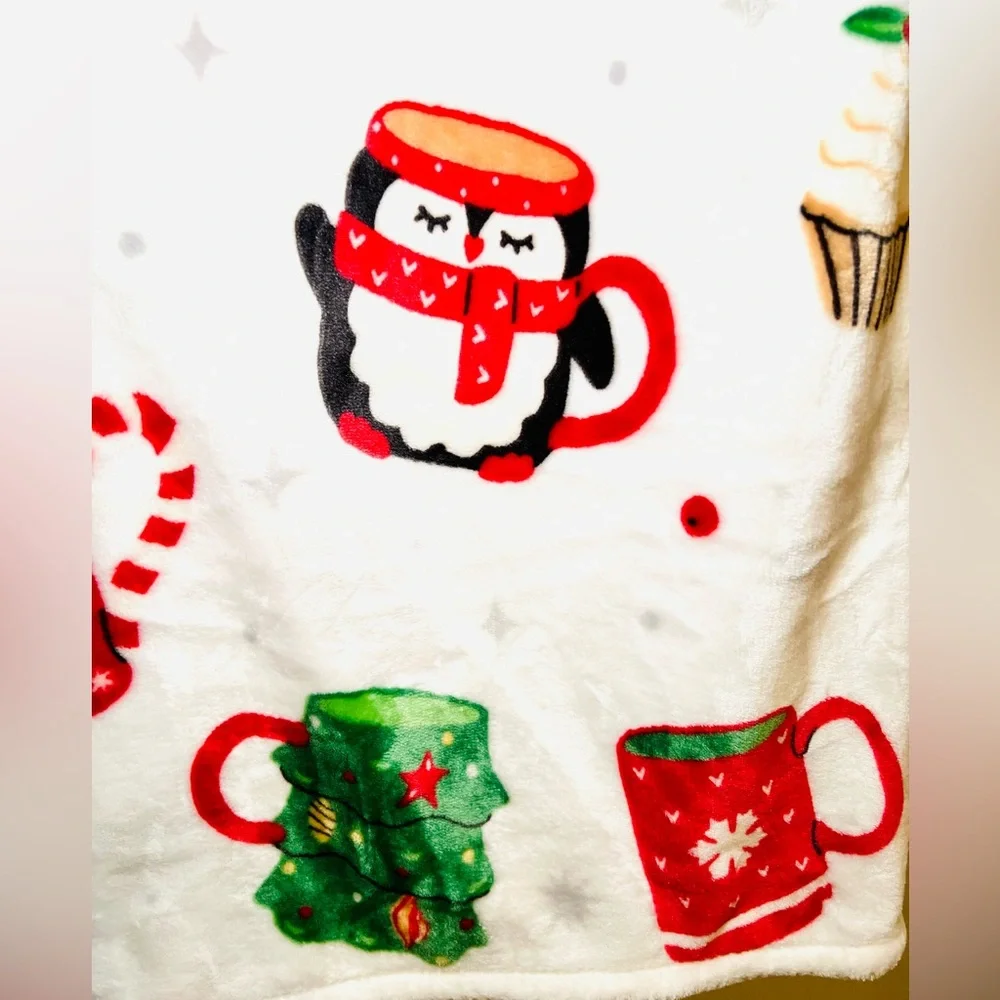 Christmas Festive Coffee Mugs Oversized Plush Throw Blanket Santa Penguin Tree